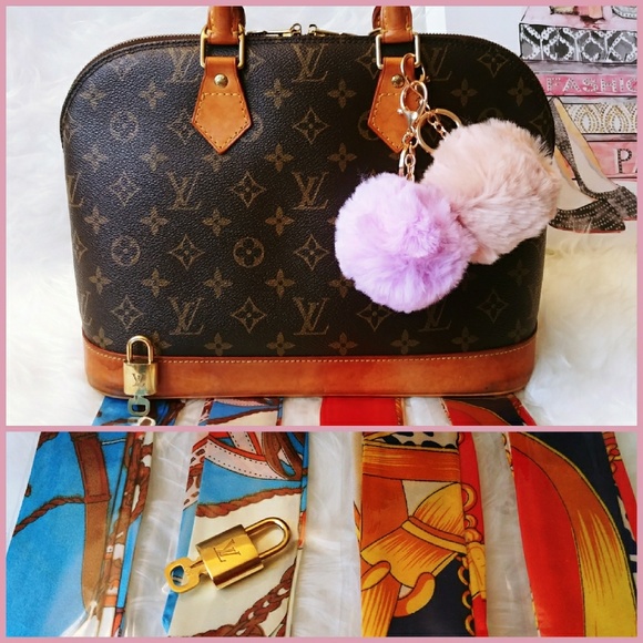 🎉authentic Louis Vuitton Alma with key n 4 twilly - Picture 2 of 7